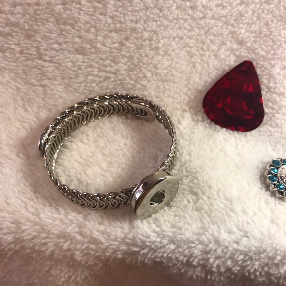 FINAL SALE- LEAVING CLOSET-NO FURTHER DISCOUNTS - Picture 3 of 6